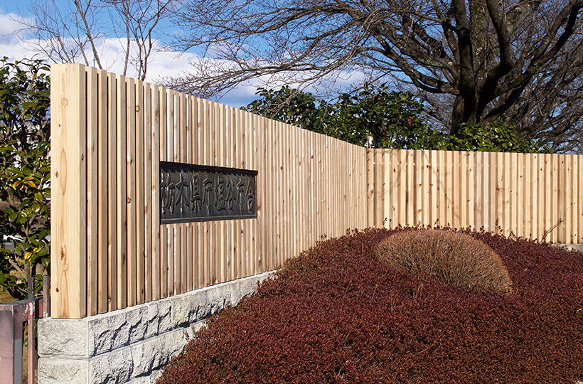 クロスポール構造の木格子＆フェンス、木べえさん。 4085角 格子フェンス。天然木ヒノキ