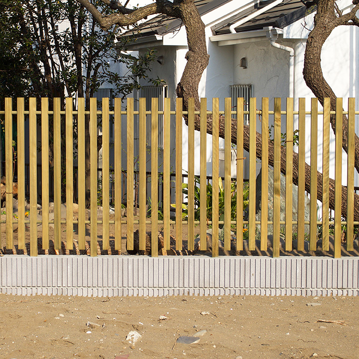 クロスポール構造の木格子＆フェンス、木べえさん。 4085角 格子フェンス。天然木ヒノキ