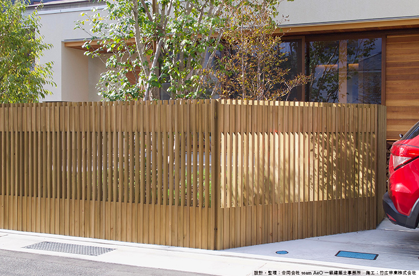 クロスポール構造の木格子＆フェンス、木べえさん。 3060角と42角の小間入り格子フェンス。天然木ヒノキ