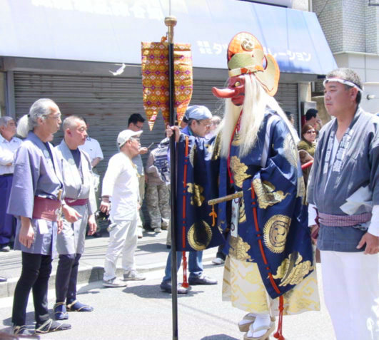 天狗さん・・・暑い?