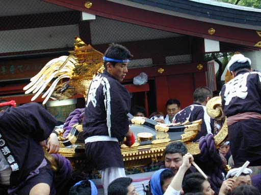 �ǂ����i�ނ̂��`�H