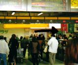 改札を右に行きましょう