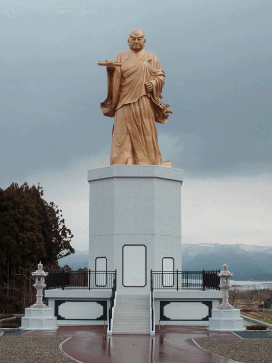 佐渡日蓮聖人大銅像
