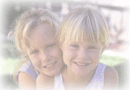 INTERNATIONAL KIDS FORUM̃y[WłBqɉpK킹ĂppA}}̃y[Wł