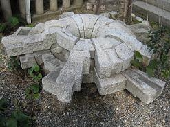 �z�Ƃ��ĈˑR�P��
��_�E�W�H��k�Ђ̐܂ɓ|�󂵂��������n���}�[�ƃm�~�����ō������i