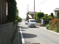 新里方面への道と「七つ井戸」