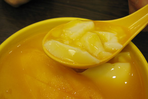 マンゴーの豆腐花